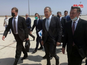 من استقبال وزير الخارجية الروسي سيرغي لافروف في مطار دمشق الدولي