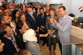 السيد الرئيس بشار الأسد والسيدة أسماء الأسد يزوران معرض منتجين 20-20 في التكية السليمانية بدمشق