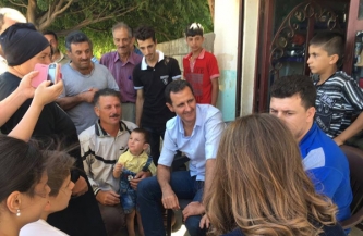 السيد الرئيس بشار الأسد و عقيلته السيدة أسماء الأسد  في زيارة جرحى الجيش بريف حمص 
