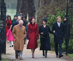 مشاركة العائلة البريطانيا الملكية في قداس عيد الميلاد 