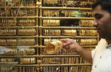 الذهب يسجل سعراً قياسا في الأسواق السورية.. جزماتي: لا توقعات باستقرار سعره حالياً 