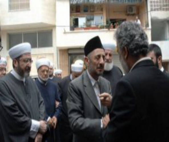 وفد لكبار علماء المسلمين يقدم واجب العزاء في منازل لأسر شهداء تفجيرات  جبلة و طرطوس