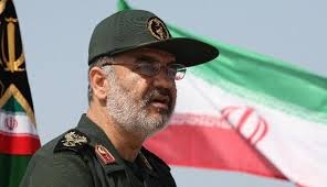 مسؤول عسكري إيراني: 100 ألف صاروخ جاهزة لقصف 