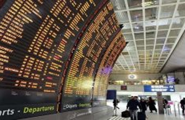  إخلاء مبنى في مطار شارل ديغول الفرنسي بسبب حقيبة مشبوهة