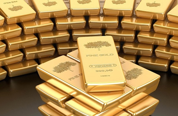 الذهب ينخفض مع ارتفاع الدولار 