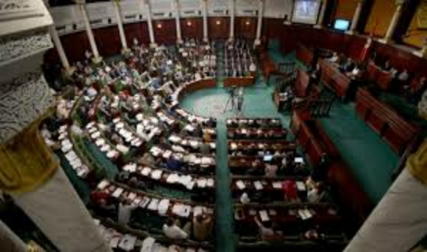 تونس.. البرلمان يحجب الثقة عن حكومة الحبيب الصيد 