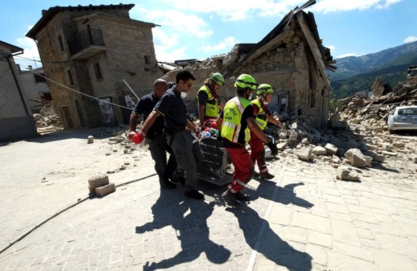 حصيلة ضحايا زلزال ايطاليا تصل 247 قنيلا