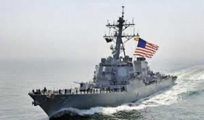 سفينة أمريكية توجه طلقات تحذيرية لزورق إيراني