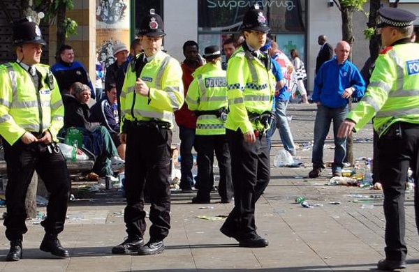 الشرطة البريطانية تعتقل 5 أشخاص بتهمة الإرهاب وسط البلاد