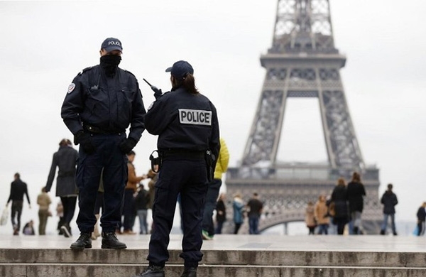  العثور على سيارة مجهزة بنظام تفجير في باريس