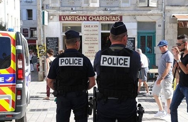 النيابة الفرنسية تتهم رسمياً امرأة بمحاولة تفجير سيارة مفخخة وسط باريس