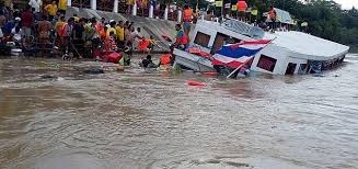 غرق سفينة تقل حجاج في تايلاند ومقتل 15 شخص واكثر من 11 مفقود