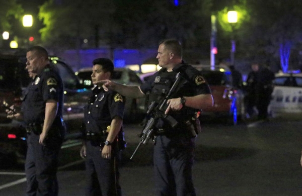 هجوم مسلح على مجمع تجاري في هيوستن وانباء عن مقتل المنفذ 