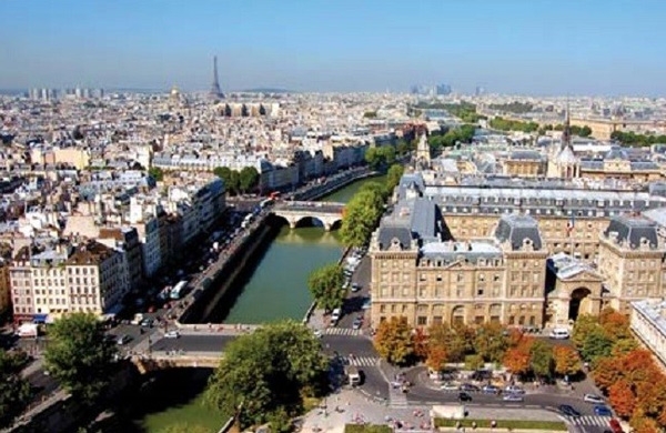 بلدية باريس تمنع حركة السيارات كلياً على ضفاف نهر السين