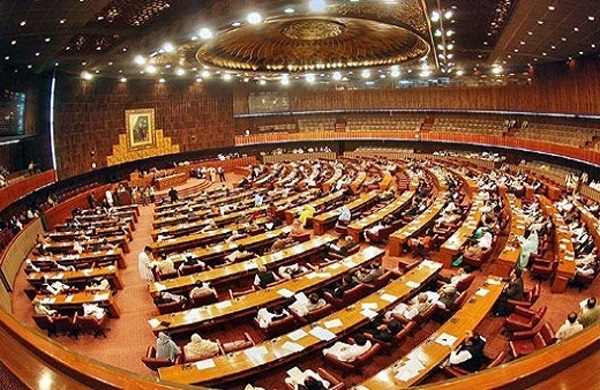 البرلمان الباكستاني يقر قانونًا يحمي حقوق المرأة الهندوسية