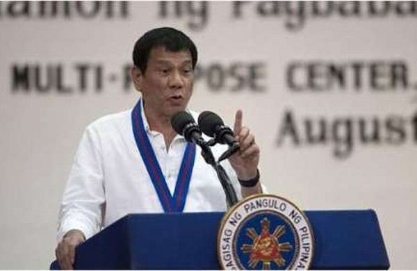 رئيس الفلبين يرفض التراجع عن دعوته لقتل الملايين