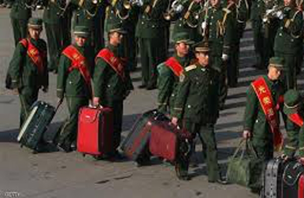 الصين تسرح 300 ألف جندي وتحذر من نشر الشائعات