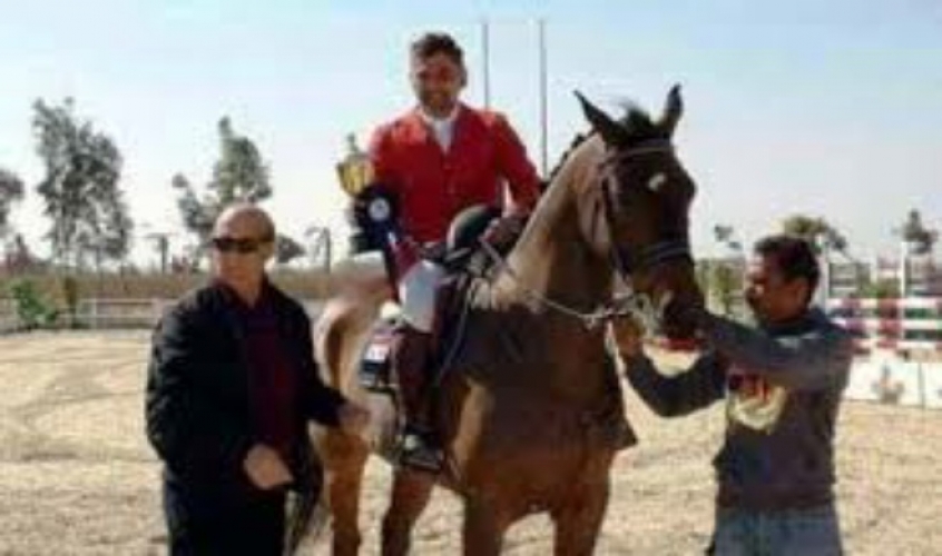 الفارس السوري مناف الجابري يحرز لقب الجائزة الكبرى في بطولة سهل حشيش الدولية في مصر