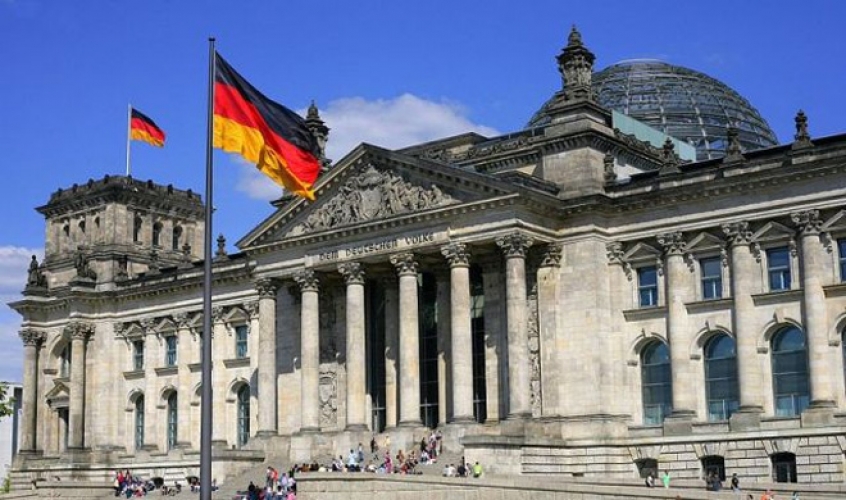 المعارضة الألمانية ترفض مقترح وزير الداخلية بشأن اللاجئين