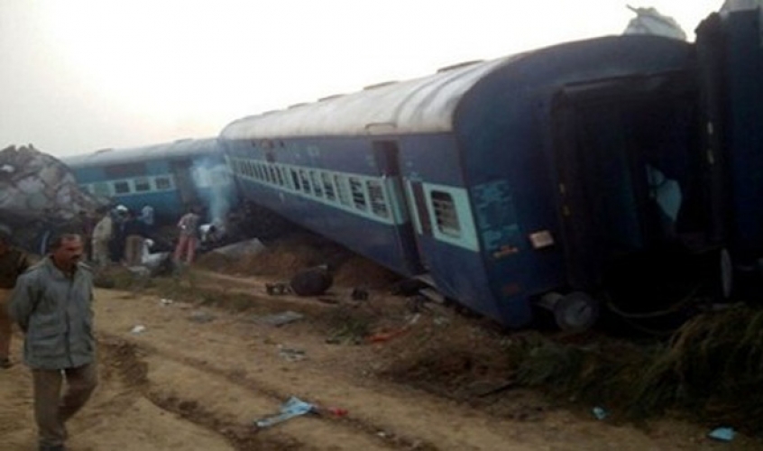 عشرات القتلى بخروج قطار عن السكة في الهند