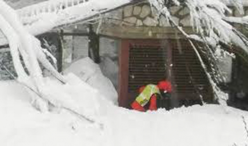 ارتفاع عدد ضحايا انهيار جليدي في إيطاليا إلى 14 قتيلا