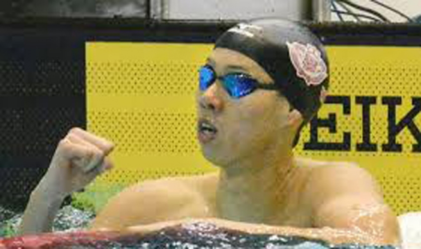 السباح الياباني يحطم الرقم العالمي لسباق 200 متر صدر