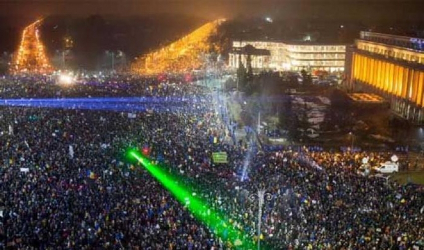 احتجاجات في رومانيا .. والحكومة على حافة الهاوية