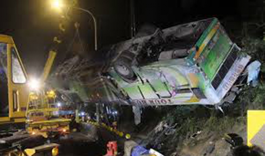 مقتل 32 شخصاً في حادثة تدهور حافلة في شرق تايوان 