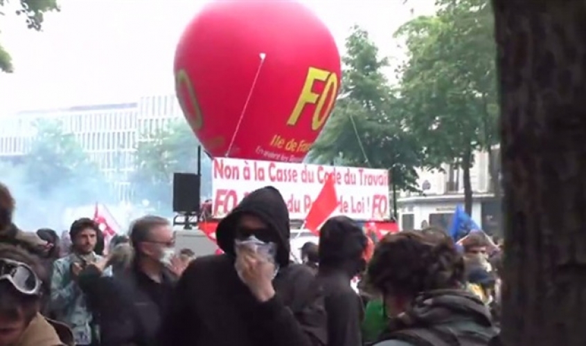 احتجاجات عنيفة في باريس بالتزامن مع خروج 