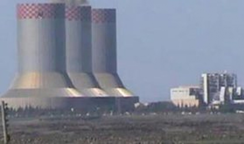 استهداف محطة توليد كهرباء الزارة بريف حماه بعدة قذائف