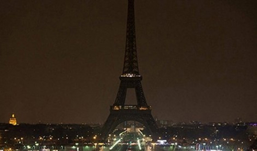 تضامنا مع ضحايا لندن.. باريس تطفئ أنوار برج إيفل 