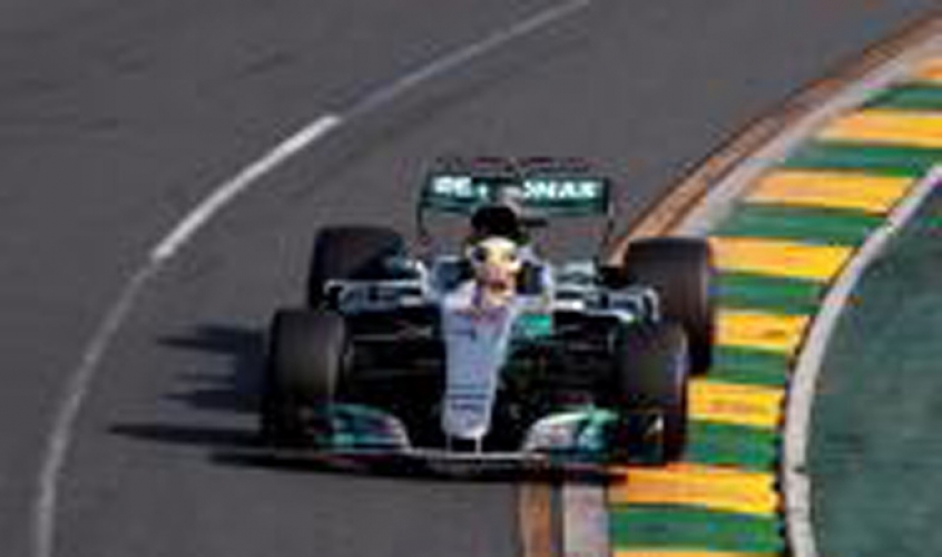 فوز سائق فيراري الألماني سيباستيان فيتل بسباق جائزة استراليا الكبرى للسيارات
