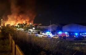 حريق ضخم يدمر مخيماً للاجئين في فرنسا ..!