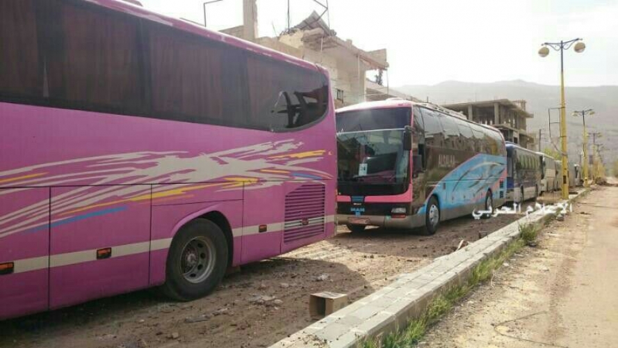 75 حافلة من أهالي كفريا والفوعة وصلت الراشدين وارهابيون يعرقلون عدة حافلات 
