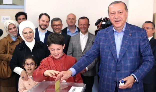 صحيفة التايمز.. فوز اردوغان المتواضع في الاستفتاء قسم تركيا