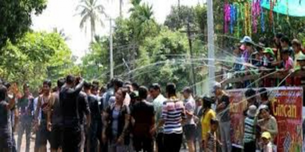 285 شخصا لقوا مصرعهم في مهرجان رش المياه في ميانمار
