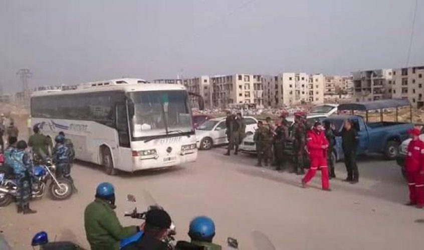 36 حافلة تقل أهالي كفريا والفوعة تدخل إلى مدينة حلب