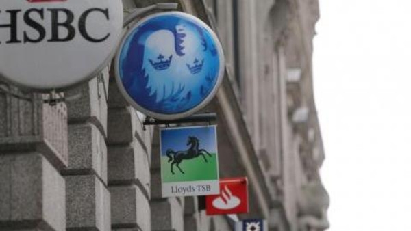 بنوك بريطانيا تغلق حسابات 60 إيرانياً بسبب العقوبات المفروضة على إيران ..!