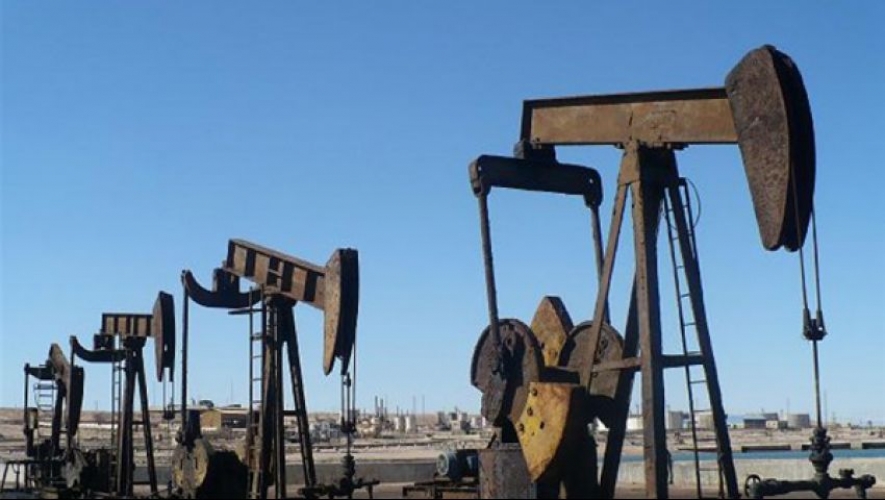 تفاؤل المستثمرين بتمديد تخفيضات الإنتاج ترفع اسعار النفط