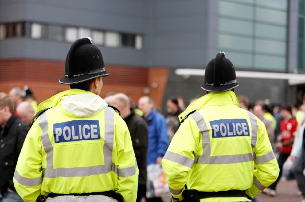 اعتقال 3 نساء في بريطانيا بموجب قوانين مكافحة الإرهاب