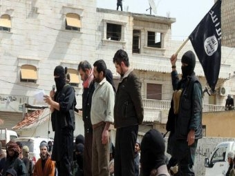 داعش يعدم 5 من مسلحيه عراقيي الجنسية بريف دير الزور ..والتهمة؟ 