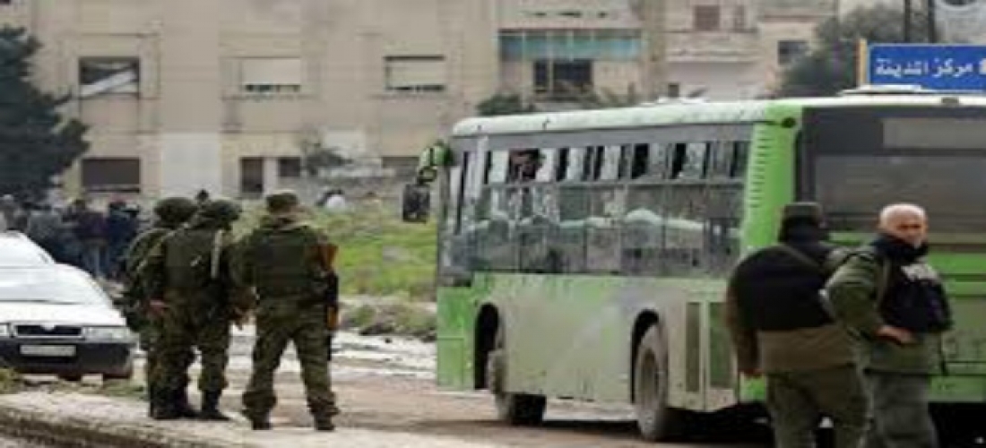 بدء خروج الدفعة العاشرة من مسلحي حي الوعر باتجاه ادلب..والسبت القادم الموعد النهائي لإتمام تنفيذ الاتفاق