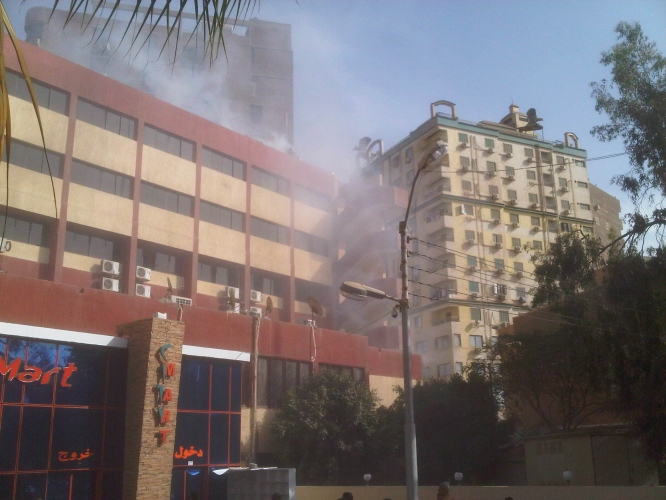 حريق هائل في مبنى حكومي وسط القاهرة