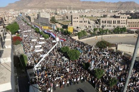 تظاهرة حاشدة في صنعاء تنديداً بالسياسية الأميركية -السعودية تجاه اليمن