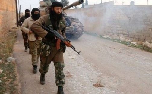 اشتباكات عنيفة بين الميليشيات المسلحة بريف درعا الغربي.. واصابات بقذائف صاروخية على احياء المدينة