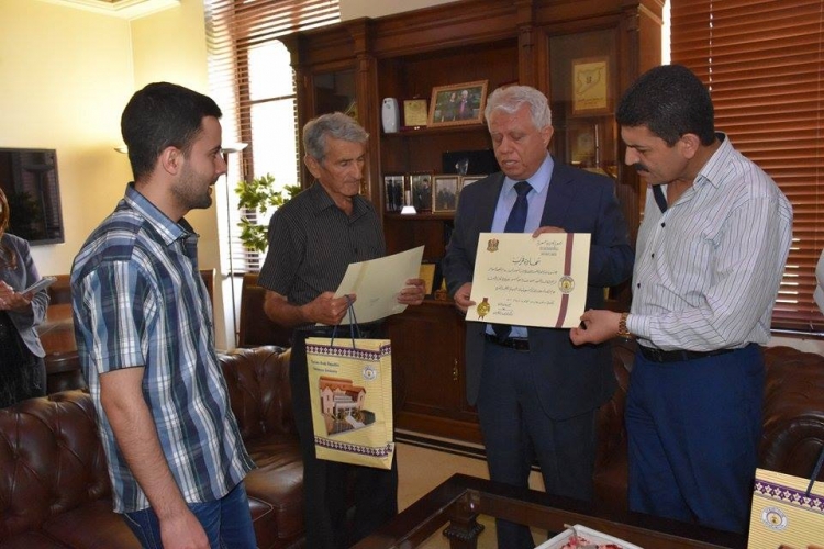 شهادات فخرية لشهداء جامعة دمشق 