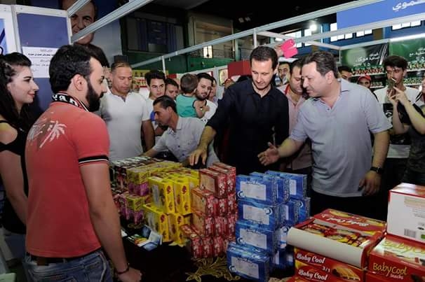 بالفيديو .. مقتطفات من زيارة الرئيس الأسد لمهرجان صنع في سورية للتسوق