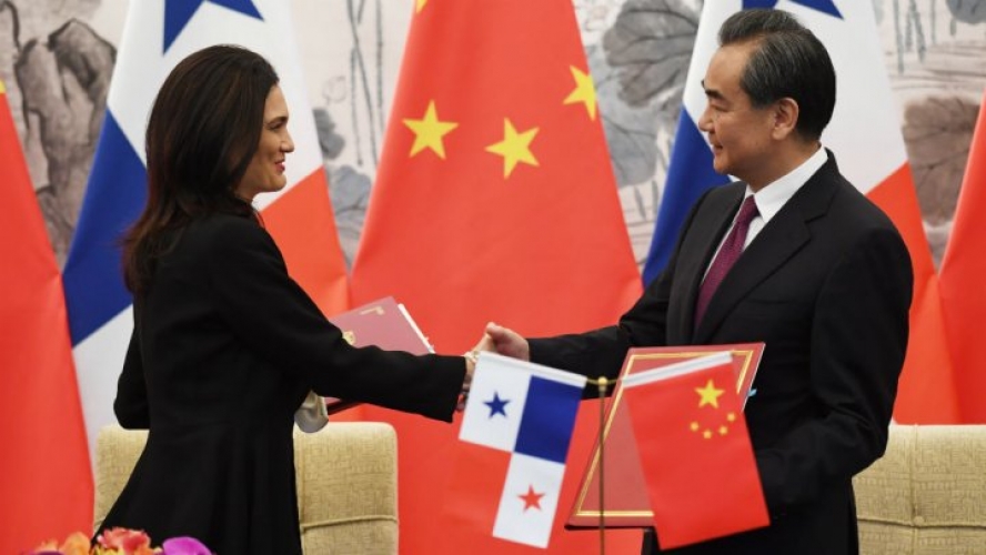 بنما تقطع علاقاتها الدبلوماسية مع تايوان وتقيمها مع الصين