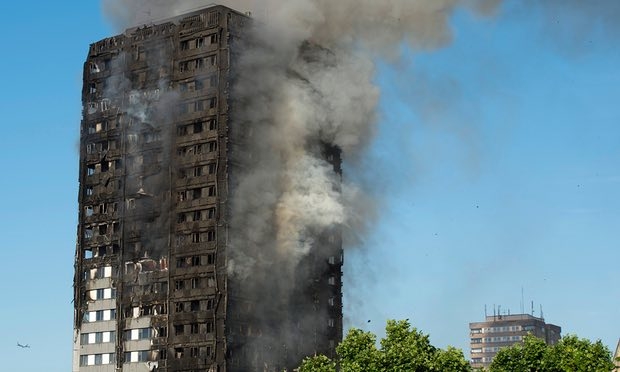 إصابة 30 شخصاً على الأقل في حريق برج سكني بلندن