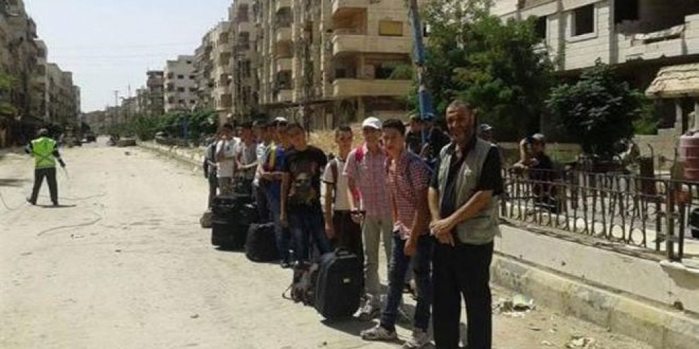 عودة طلاب شهادة التعليم الثانوي إلى مخيم اليرموك بعد تقديم امتحاناتهم